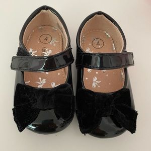Cat & Jack Dressy Flats Size 4